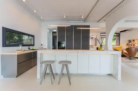 Záhřeb, Šestine - Moderní rodinná vila s bazénem obklopená zelení