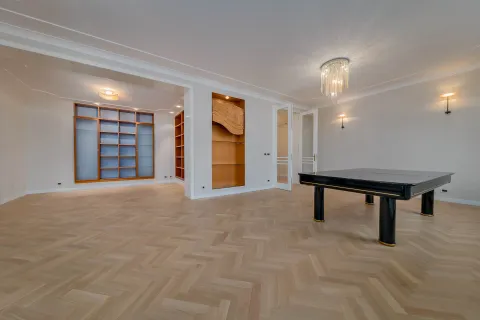 Záhřeb, Náměstí bána Josipa Jelačiće - Čtyřpokojový byt 160 m2 k pronájmu
