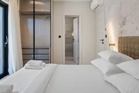 Podstrana - Vila s bazénom a výhľadom na more