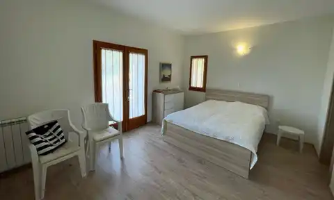 Hvar, Vrbanj – Prostrana kamena kuća s apartmanom