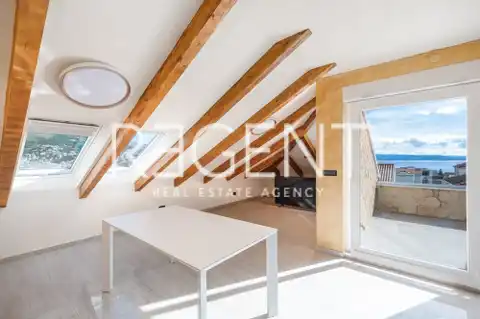 Split, Stobreč - Stan na izvrsnoj lokaciji za dugoročni najam, 150m2