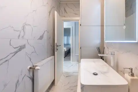 Záhřeb, Jelenovac – Moderní třípokojový byt s velkou terasou a garáží