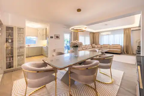 Záhřeb, Jelenovac – Moderní třípokojový byt s velkou terasou a garáží