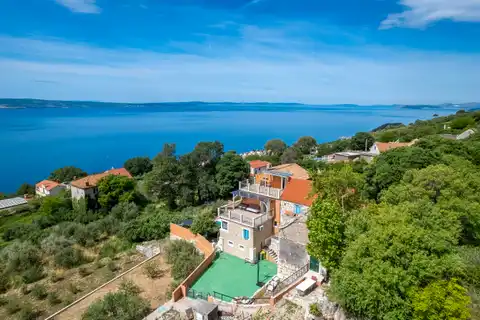 Split - Autentična vila među maslinicima s pogledom na more i bazenom