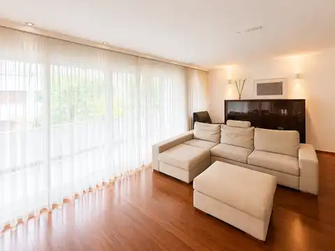 Záhreb, Medveščak – byt 150 m² na prenájom, 4 spálne, loggia, garáž
