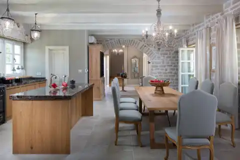 Istria, Poreč - Attractive stone villa with a tennis court and a swimming pool