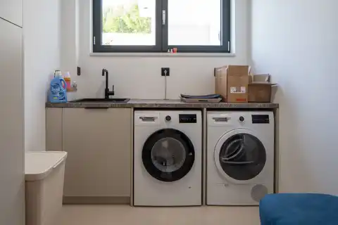 Podstrana - Moderná luxusná vila s bazénom a strešnou terasou