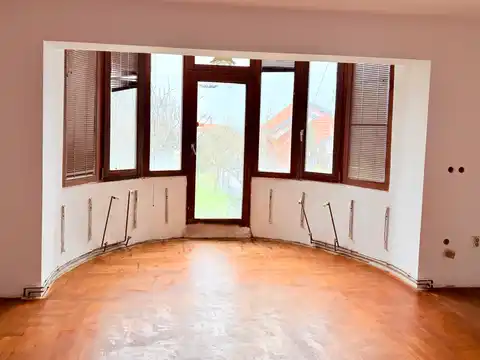 Zagreb, Mikulići - detached house for renovation with a garden.