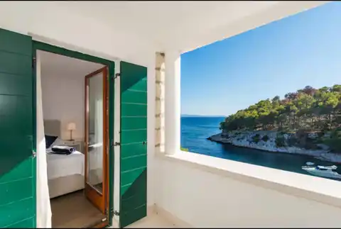 Milna, Brač - Villa familiare esclusiva in prima fila sul mare
