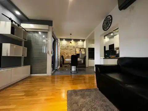 Split, Žnjan - Dvosoban stan 76 m2, prvi red do mora