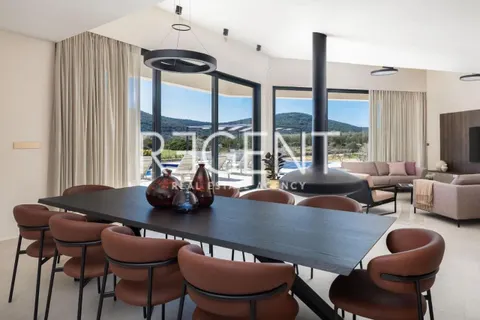 Trogir, Marina - luxusní vila v klidném prostředí, 6900m2