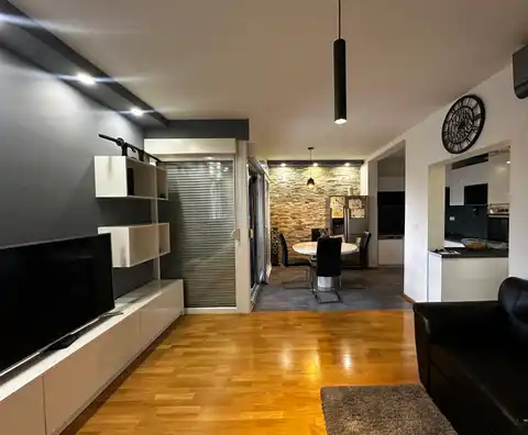 Split, Žnjan - Dvosoban stan 76 m2, prvi red do mora
