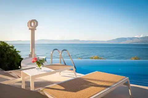 Brač - Moderna vila prvi red uz more