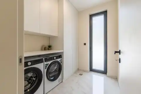 Dugi Rat - Vila 300 m², bazen, sauna ,pogled na more