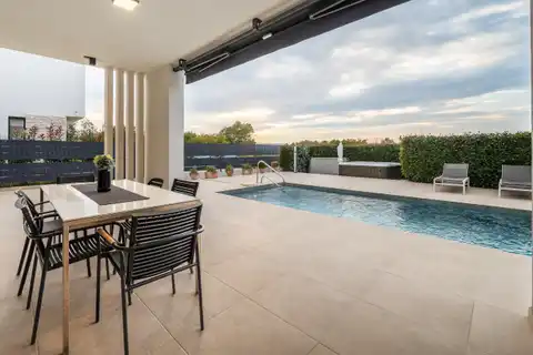 Poreč, okolica - vila 140m² s bazenom i jacuzzijem, useljiva