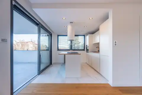 Загреб, Сребрняк – роскошная четырехкомнатная квартира