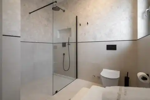 Podstrana - Moderná luxusná vila s bazénom a strešnou terasou