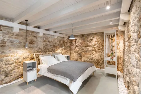 Brač, Pučišća - Nádherná kamenná vila 120 m2