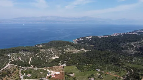 Brač, Sutivan - Poľnohospodárska pôda (24 504 m2) s možnosťou výstavby