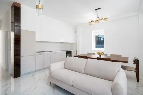 Podstrana - Dvosoban stan sa krovnom terasom i parking mjestom