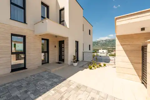 Zadar, Rovanjska – villa de 220 m², piscine et vue sur la mer