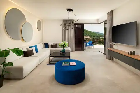 Marina Hills Resort — 3 vile s bazenom, 12 soba i pogled na more