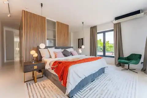 Zagreb, Šestine – Moderna družinska vila z bazenom, obdana z zelenjem, najem