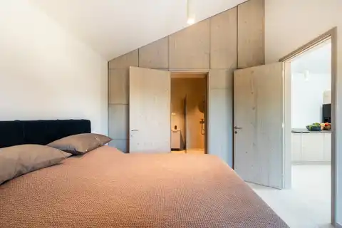 Ravna Gora, kuća 146 m² — 2 stana, privatni lift, bazen