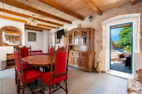 Split - Autentična vila među maslinicima s pogledom na more i bazenom
