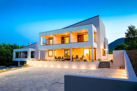 Plitvice, Selište Drežničko - Zavedený hotel na Plitvicích *Příležitost pro investici*