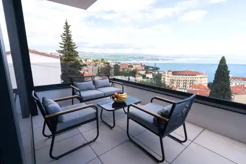 Opatija – Moderan trosoban stan s pogledom na more 128,52 m2