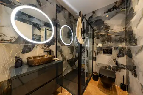 Split, Strožanac - Moderna vila s pogledom na more, bazenom i pomoćnim objektom 50 m2