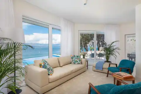 Brač - Moderna vila prvi red uz more