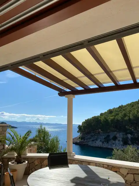 Milna, Brač - Exklusive Familienvilla in erster Meeresreihe