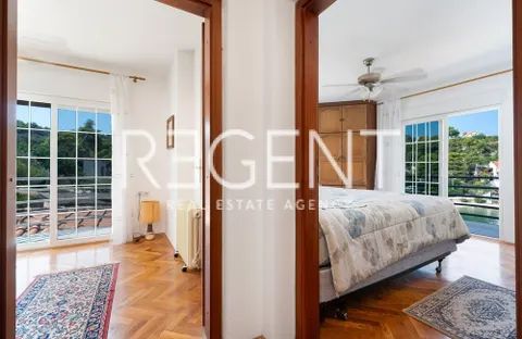 Šolta, Rogač - Villa mediterranea in prima fila sul mare 264 m2 vendita esclusiva