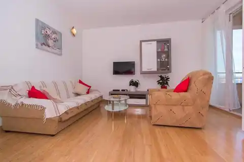 Split, Žnjan - Appartement de trois pièces avec loggia