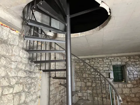 Split, Podstrana- Kamena kuća s pogledom na more