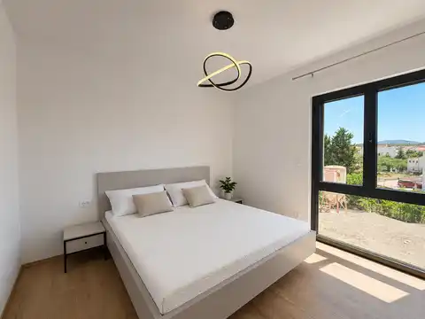 Dvoetažni stan 140 m², Brodarica, Šibenik- 3SS, krovna terasa, garaža
