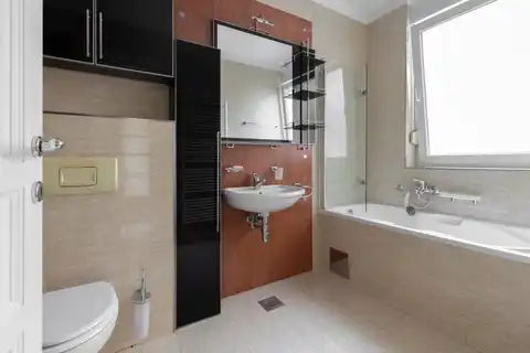 Zagreb, Centar -  Prostran dvosoban stan za najam u centru grada