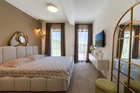 Villa 384 m² bei Buje – Pool, Blick und 832 m² Grundstück