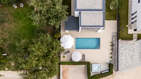 Poreč, okolica - vila 140m² s bazenom i jacuzzijem, useljiva