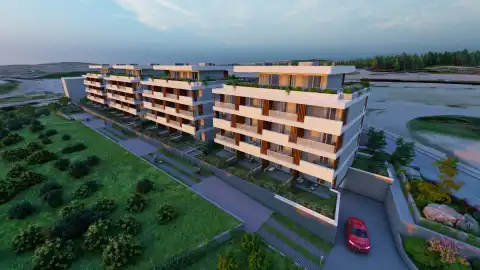 Split, Pazdigrad – Dvojizbový byt s veľkou záhradou a vonkajším priestorom