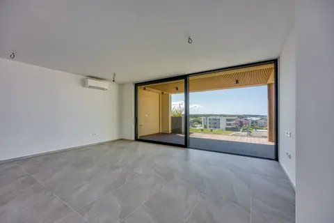 Istra, Novigrad - Četverosoban apartman u luksuznom stambenom kompleksu 115 m2