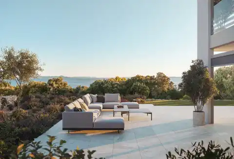 Zadar, Petrčane - Dvoetažni penthouse s terasom, loggiom i vrtom