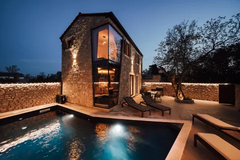 Zadar, Privlaka – Nově postavená kamenná-moderní vila