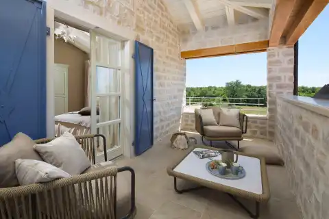 Istria, Poreč - Attractive stone villa with a tennis court and a swimming pool