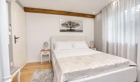 Šibenik, centrum – zrekonstruovaný kamenný dům se třemi apartmány