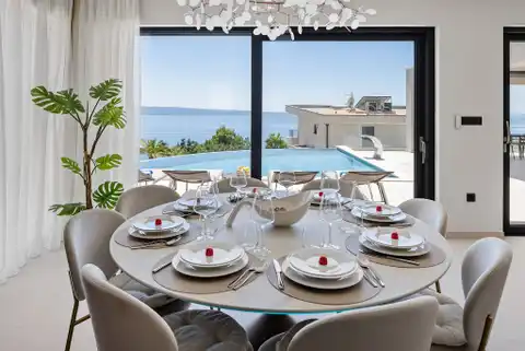 Podstrana - Vila s bazénom a výhľadom na more