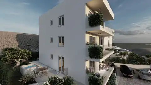 Trogir, Okrug Gornji - Trosoban penthouse sa natkrivenom terasom