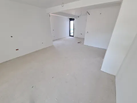 Makarska, Centar - Trzypokojowy penthouse z widokiem na morze 117 m2